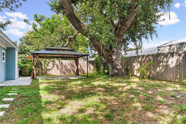 1112 SUNSET AVENUE, Nokomis, FL 34275