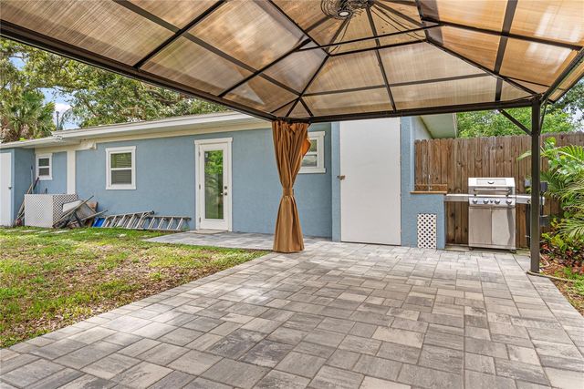 1112 SUNSET AVENUE, Nokomis, FL 34275