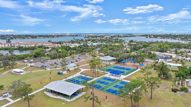 1112 SUNSET AVENUE, Nokomis, FL 34275
