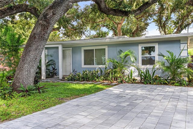 1112 SUNSET AVENUE, Nokomis, FL 34275