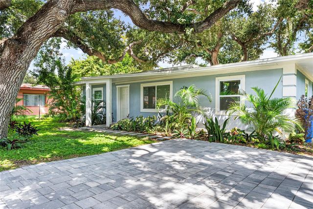1112 SUNSET AVENUE, Nokomis, FL 34275