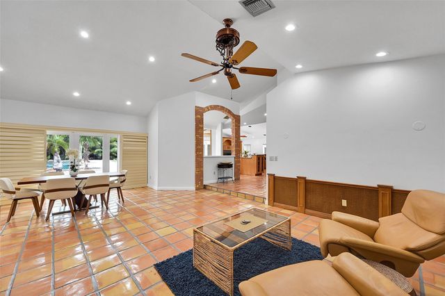 401 Farmington Dr, Plantation, FL 33317