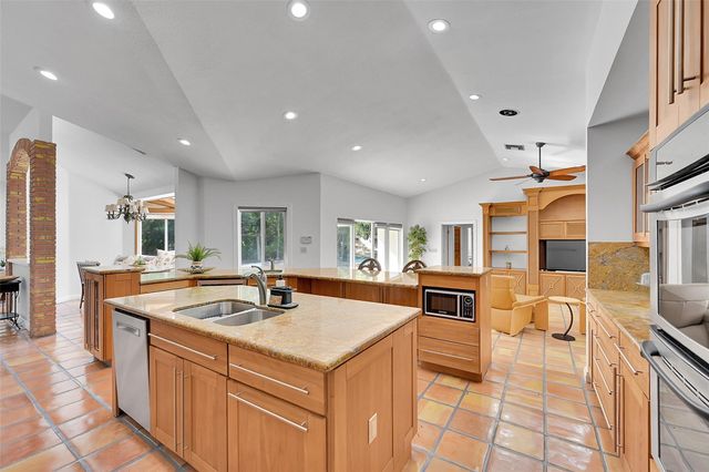 401 Farmington Dr, Plantation, FL 33317