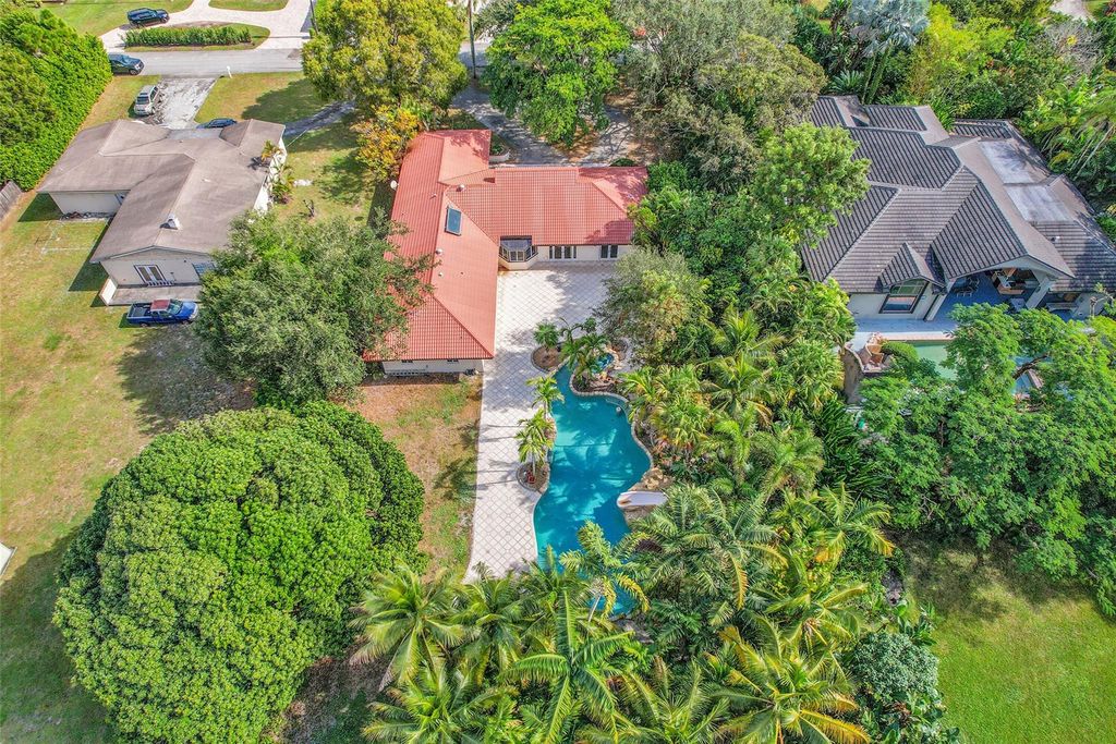 401 Farmington Dr, Plantation, FL 33317