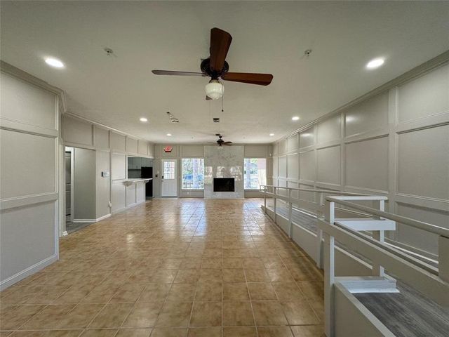 200 Broken Bough Lane, Conroe, TX 77304