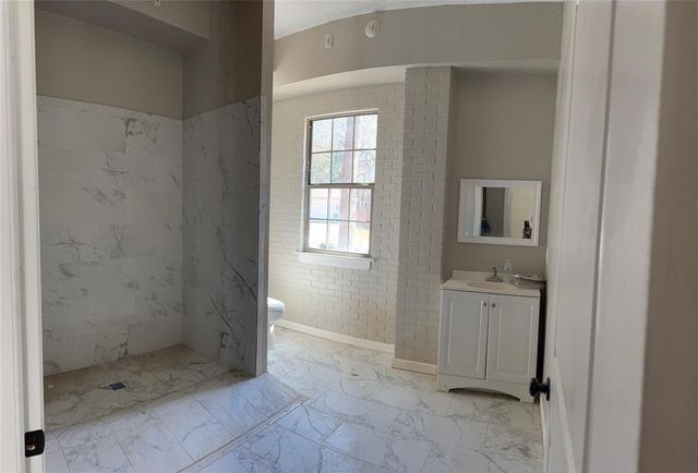200 Broken Bough Lane, Conroe, TX 77304