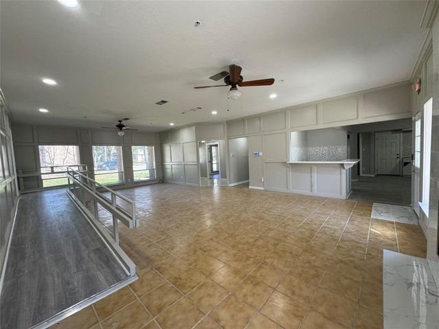 200 Broken Bough Lane, Conroe, TX 77304