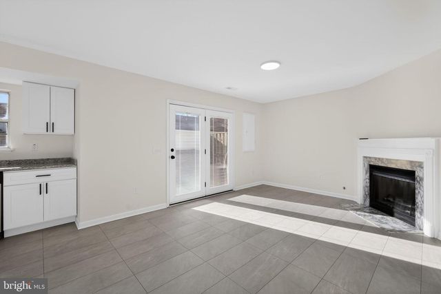 833 WATERFORD DR, Frederick, MD 21702