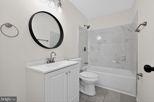 833 WATERFORD DR, Frederick, MD 21702