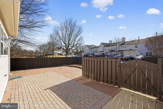 833 WATERFORD DR, Frederick, MD 21702