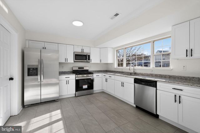 833 WATERFORD DR, Frederick, MD 21702