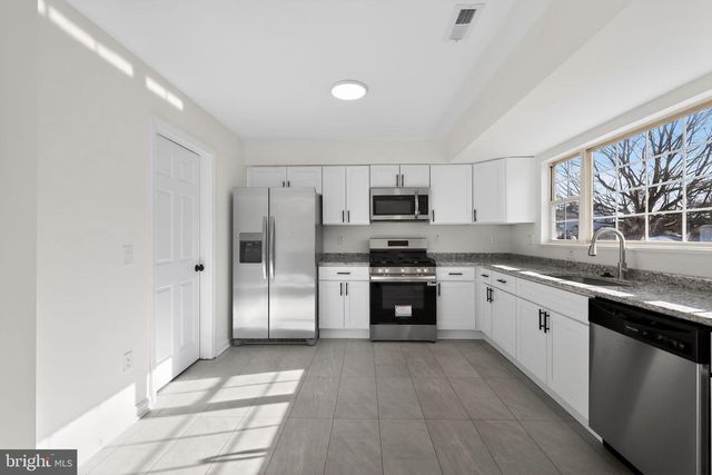 833 WATERFORD DR, Frederick, MD 21702