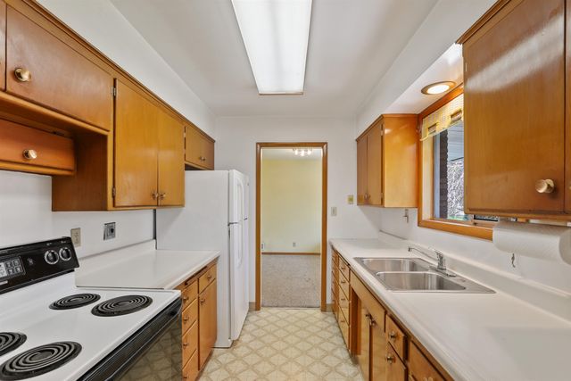 1215 S Garfield St, Spokane, WA 99202