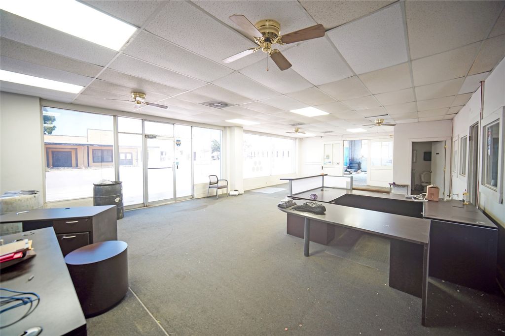 205 W Belknap Street, Jacksboro, TX 76458