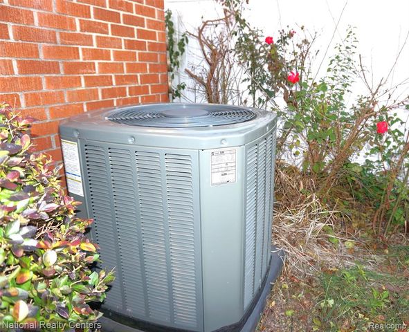 8563 Cavell Street, Westland, MI 48185