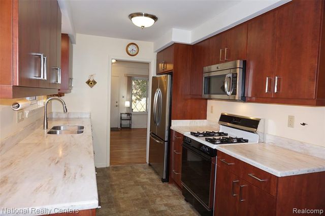 8563 Cavell Street, Westland, MI 48185