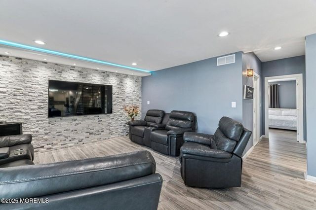 385 Aldo Drive, Toms River, NJ 08753