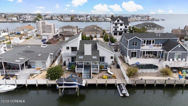 385 Aldo Drive, Toms River, NJ 08753