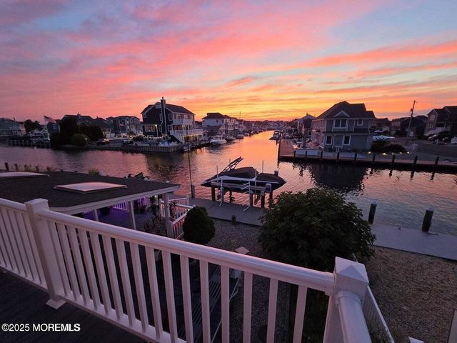 385 Aldo Drive, Toms River, NJ 08753