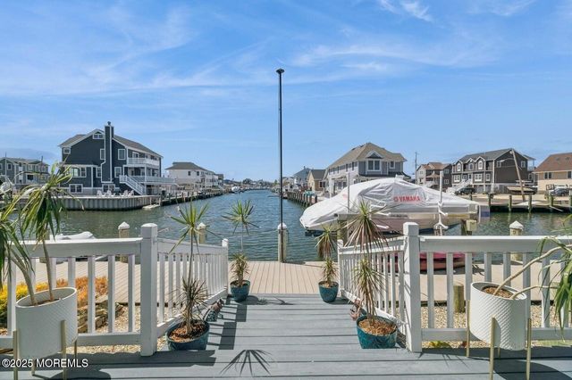 385 Aldo Drive, Toms River, NJ 08753