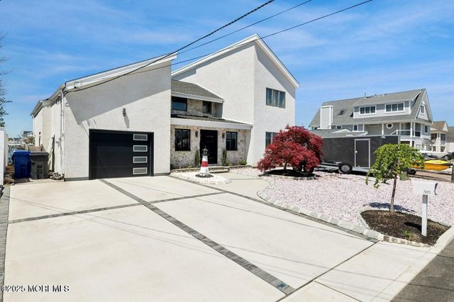 385 Aldo Drive, Toms River, NJ 08753