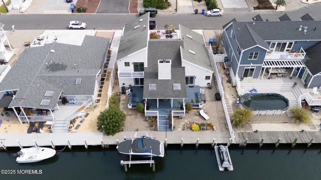 385 Aldo Drive, Toms River, NJ 08753