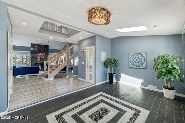 385 Aldo Drive, Toms River, NJ 08753