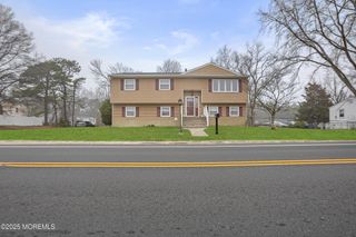 952 Surf Avenue, Beachwood, NJ 08722