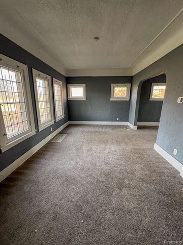 14318 Kilbourne Avenue, Detroit, MI 48213