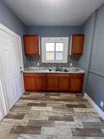 14318 Kilbourne Avenue, Detroit, MI 48213
