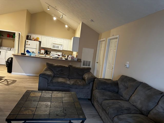 1905 N Lincoln Avenue 327, Urbana, IL 61801