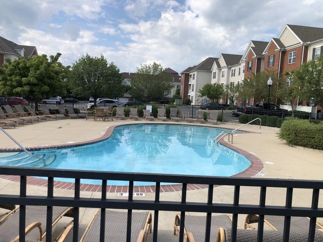 1905 N Lincoln Avenue 327, Urbana, IL 61801