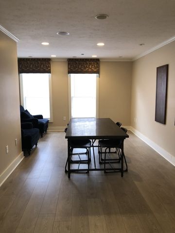 1905 N Lincoln Avenue 327, Urbana, IL 61801