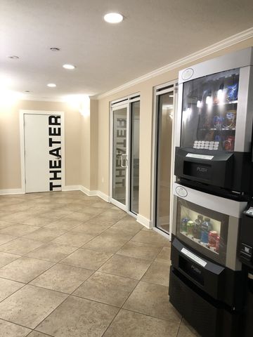 1905 N Lincoln Avenue 327, Urbana, IL 61801