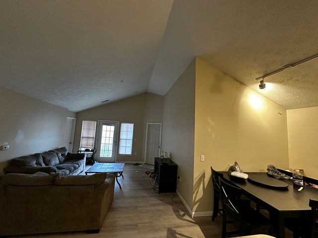 1905 N Lincoln Avenue 327, Urbana, IL 61801