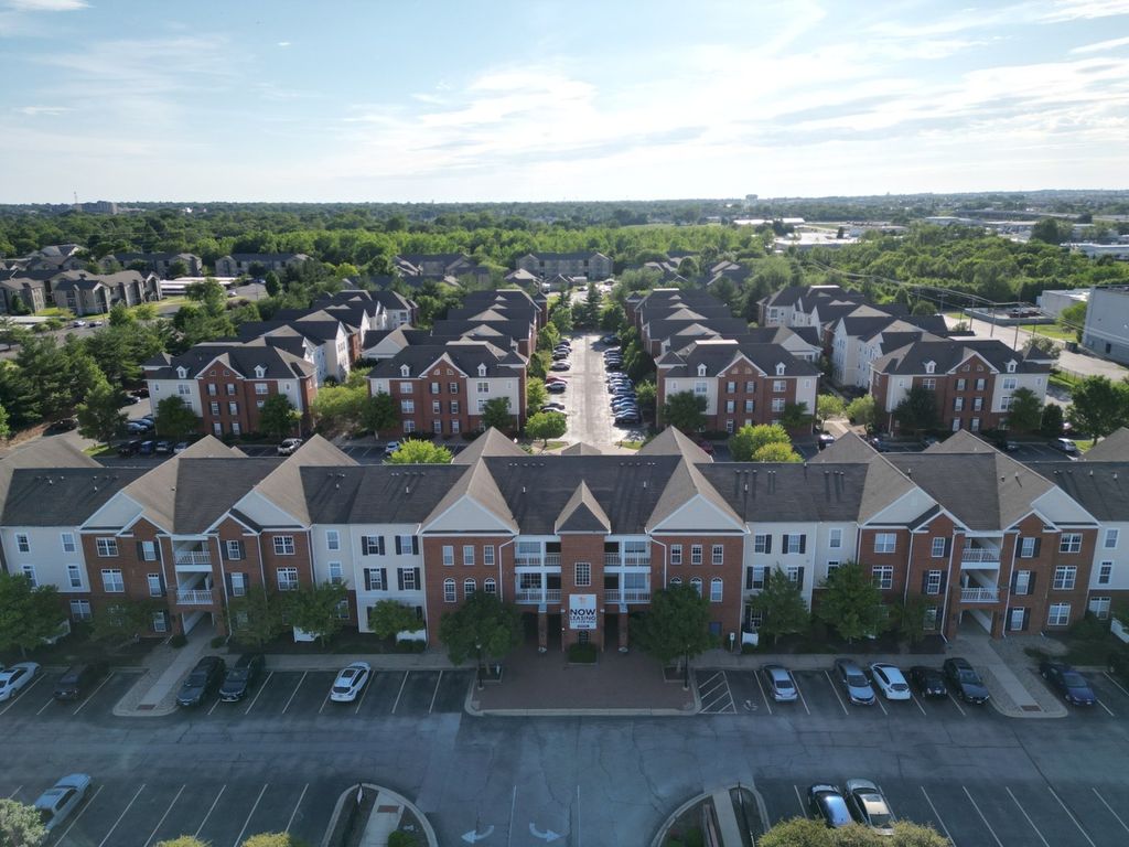 1905 N Lincoln Avenue 327, Urbana, IL 61801