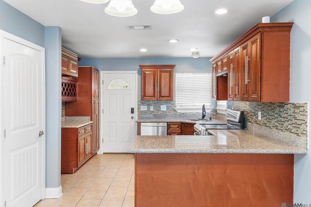 9488 Breeden Dr, Baton Rouge, LA 70811