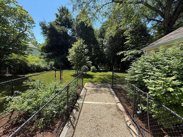167 Glezen Ln, Wayland, MA 01778