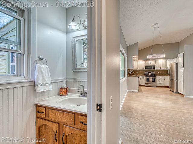 428 E Shore Drive, Northfield Township, MI 48189