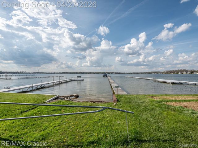 428 E Shore Drive, Northfield Township, MI 48189