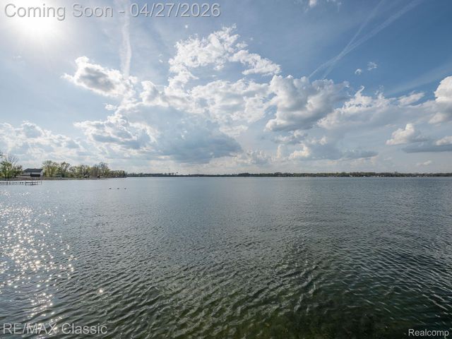 428 E Shore Drive, Northfield Township, MI 48189
