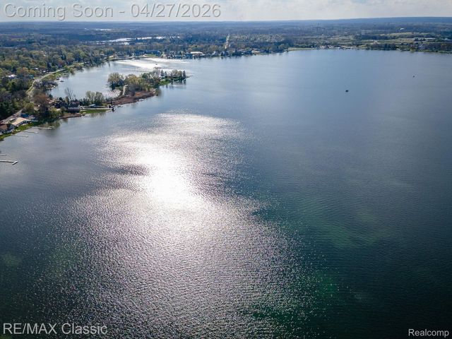 428 E Shore Drive, Northfield Township, MI 48189