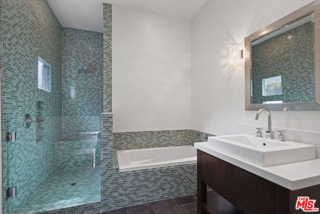 458 N La Jolla Avenue, Los Angeles, CA 90048