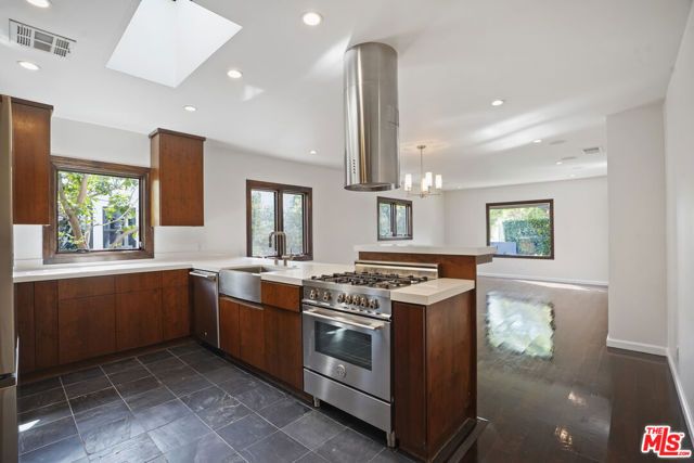 458 N La Jolla Avenue, Los Angeles, CA 90048