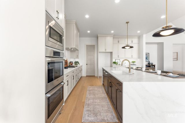 6954 Saddle Bred Way, Star, ID 83669