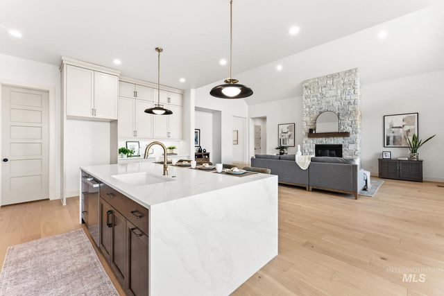 6954 Saddle Bred Way, Star, ID 83669