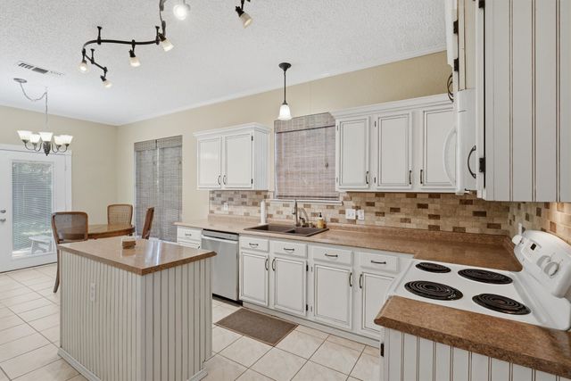 609 Carette Drive, Fort Worth, TX 76108