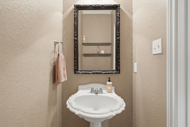 609 Carette Drive, Fort Worth, TX 76108