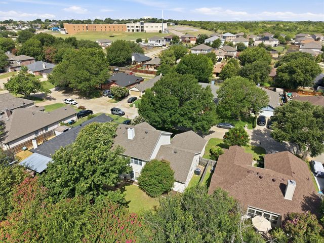 609 Carette Drive, Fort Worth, TX 76108