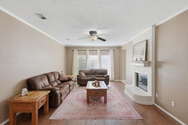 609 Carette Drive, Fort Worth, TX 76108